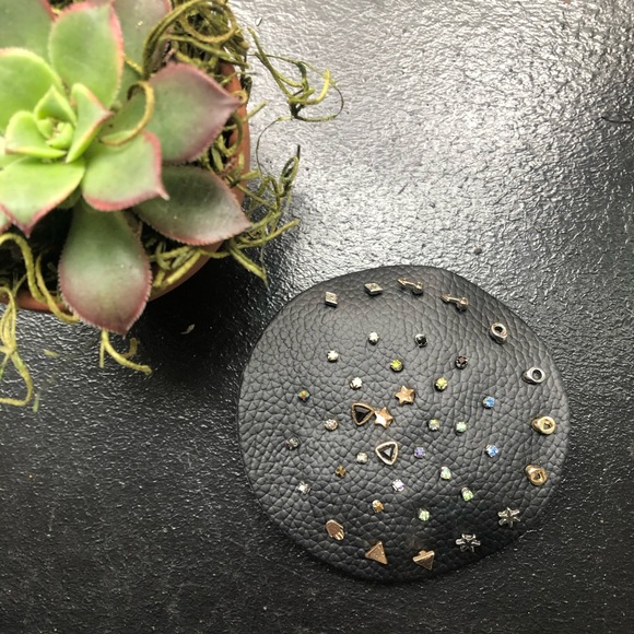 Free People Jewelry - Assorted stud earrings